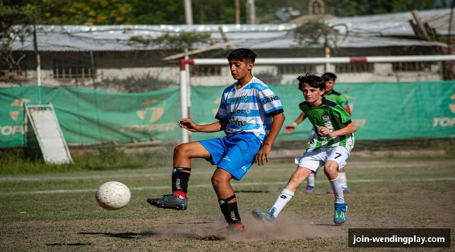 面对挑战，我们从不退缩，永远前行。